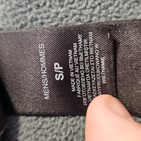 The North Face Men’s Small Half-Zip Fleece Pullover in Charcoal - Picture 6 of 7